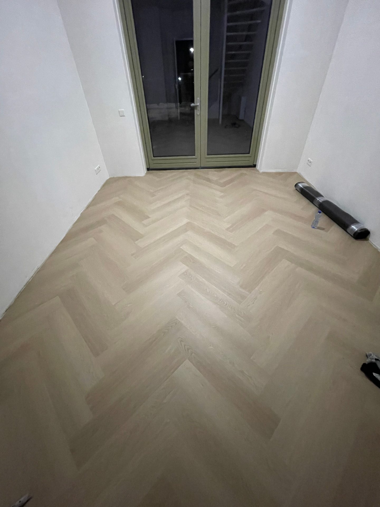Visgraat in lichte kamer in Zaandam