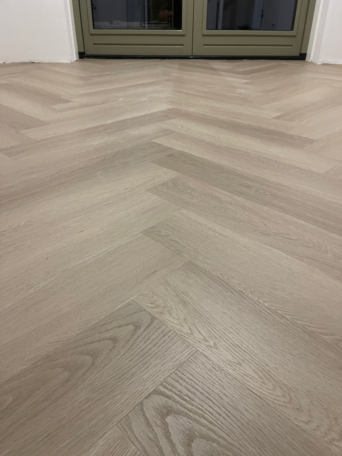 Visgraat PVC in woonkamer in Zaandam
