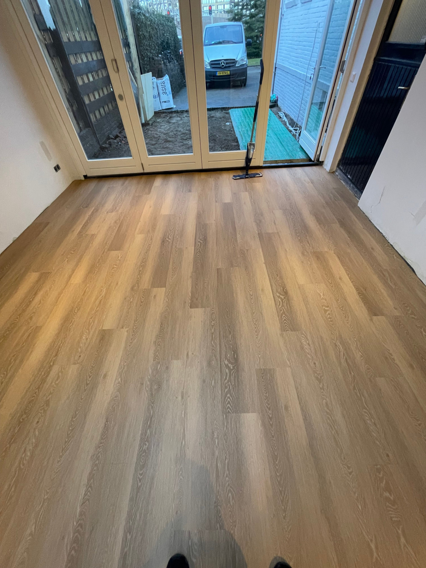 PVC woonkamer met tuindeuren in Zaandam
